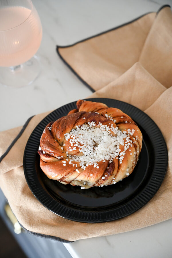 Inka lautanen, musta